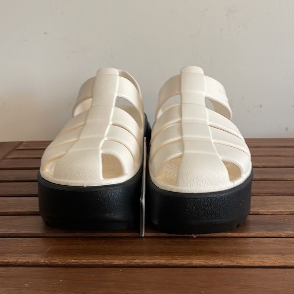 NWT Crocs Stomp Fishermen Sandal Chalk Women Size 8 Men Size 6 - Picture 5 of 11